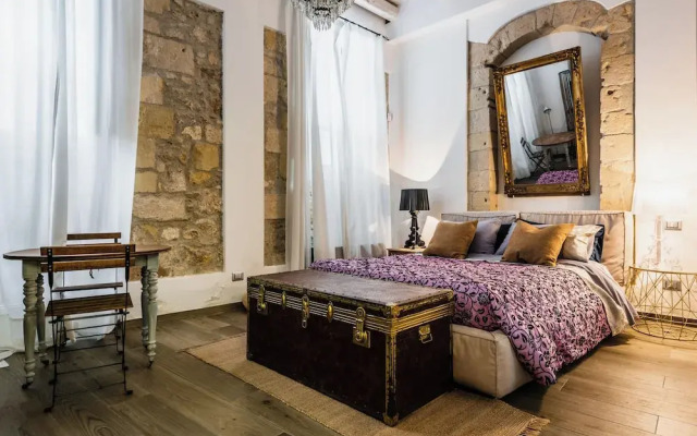 Dolce Suite near Syracuse Cathedral