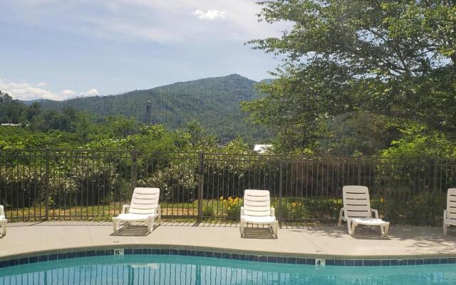 Gatlinburg Chateau Condo 503