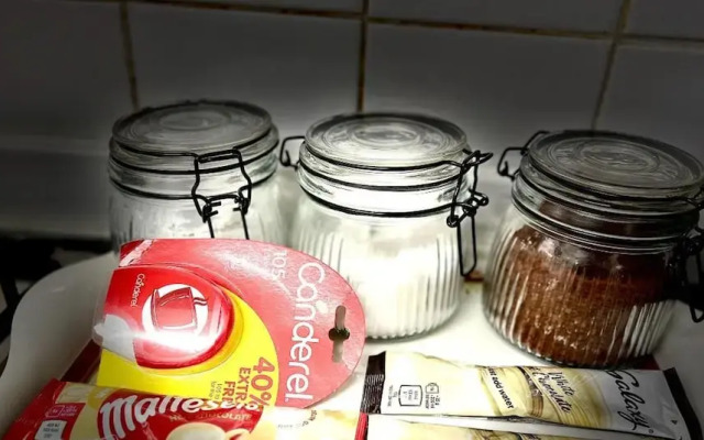 Manchester City Break 1 Big Bedroom Sleeps 3 Wifi Parking Close 2 Transport & Amenities