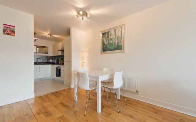 Dual-aspect 2 Bedroom Apartment