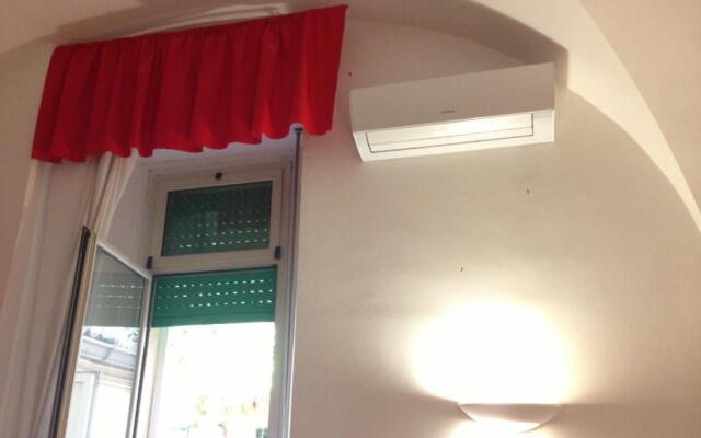 Studio with enclosed garden and wifi at Roma