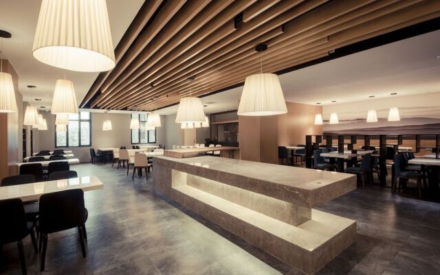 Qianna Qianxun Hotel