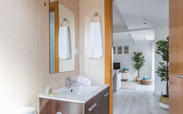 Horoko Apartments by gaiarooms