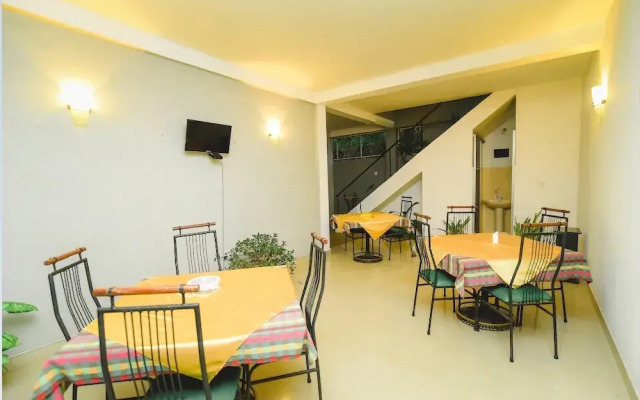 OYO 464 Tropicana Residence