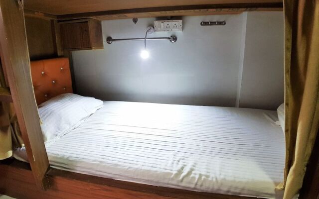 Hexa Ahlan Dorm - Hostel