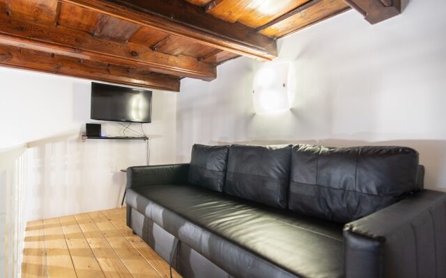 Lovely Apartment on Mala Strana just 10 mins walk to scenic places