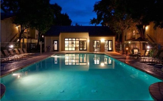 Avalon Mountain View