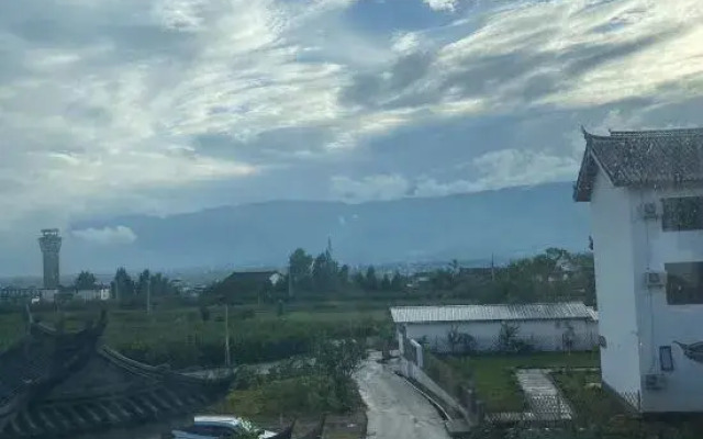 Lijiang Yuni Xiaoyuan Inn (Sanyi Airport)