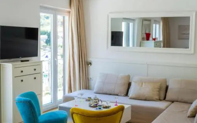 Five-Bedroom Apartment in Zaton Mali