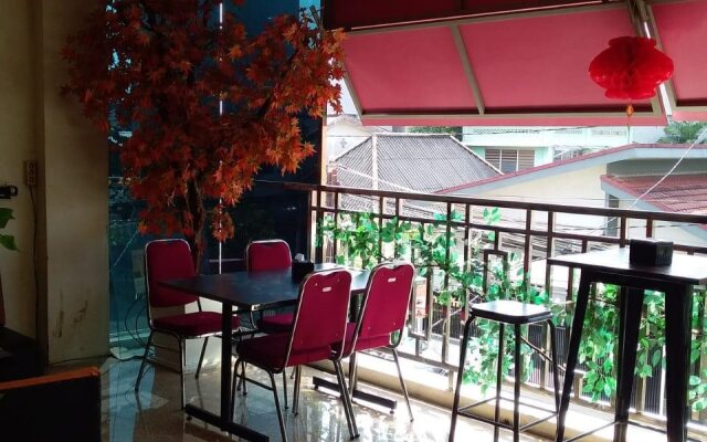 OYO 178 Denata B&B