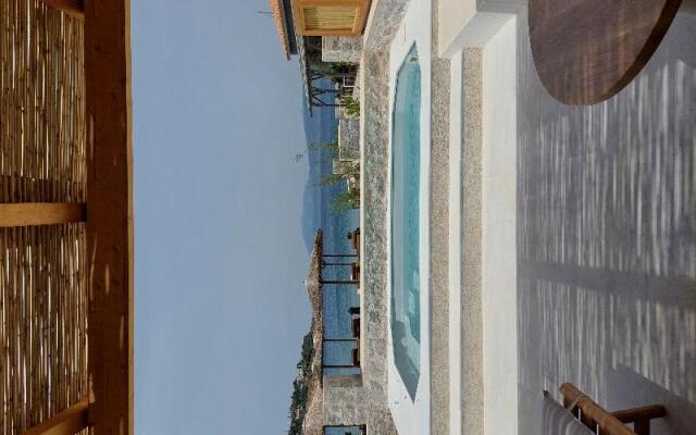 Mandraki Beach Resort