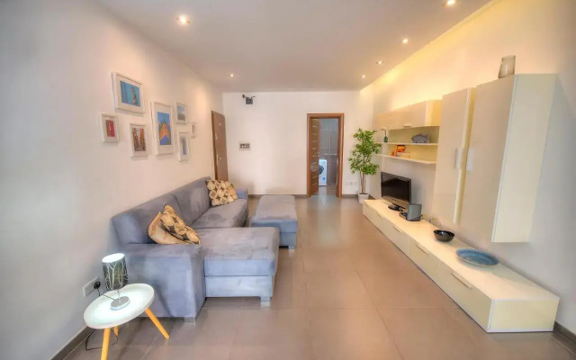 Bright & Large 2bedrooms in Sliema center MPOR1-1