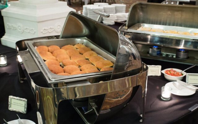 Holiday Inn Bloomington-Airport by IHG