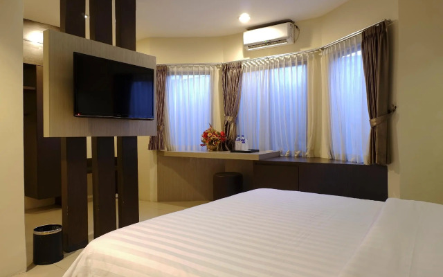 Alexander Hotel  Tegal