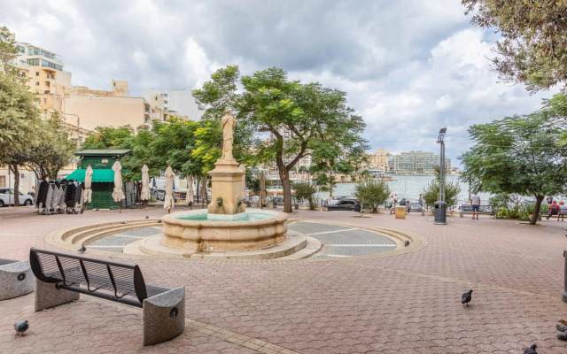 Fantastic 3 Bedroom Duplex Penthouse with Terrace