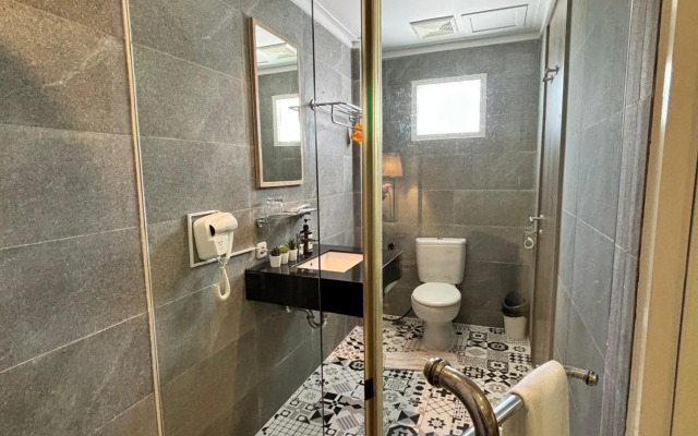 Kaloka Airport Hotel