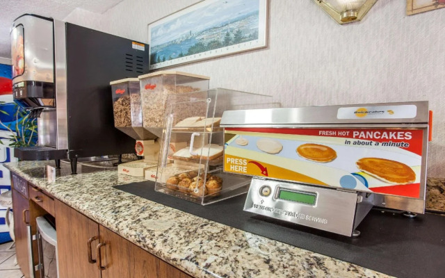 Econo Lodge Seatac Airport North Seattle Hotel