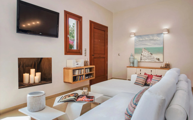 Modern 2-Bed House in the city centre Fira