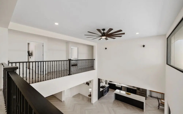 NEW Walk 2 Beach - 5BR Bonusroom w Pool Office