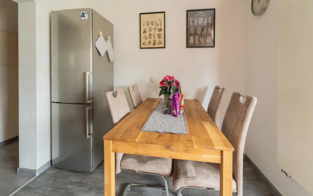 Retreat With Forest Views