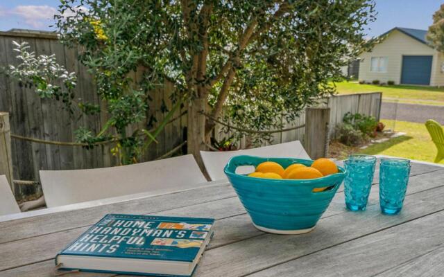 Captain's Cabin - Cooks Beach Holiday Home