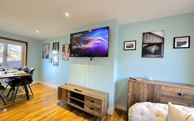 Quirky 2-Bed with Free Parking