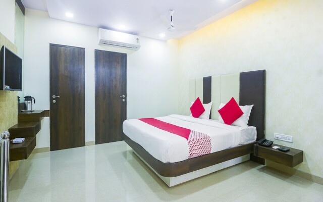 OYO 15982 Hotel Samrat Palace