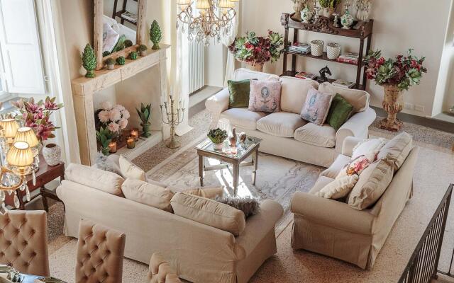 Casa Poggi in Lucca With 5 Bedrooms and 3 Bathrooms