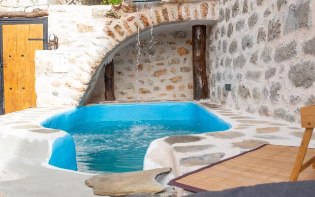 Dandy Villas Tower House Built in 17th Century Pool