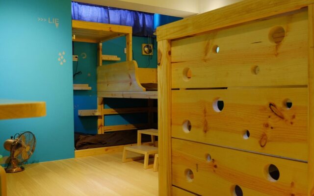 Leo ho Hostel