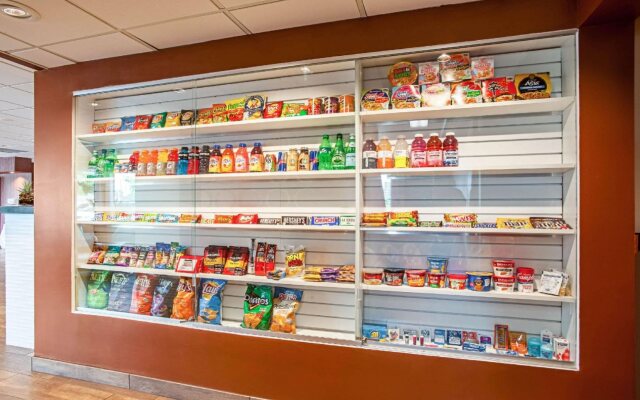 Comfort Inn & Suites Pacific - Auburn