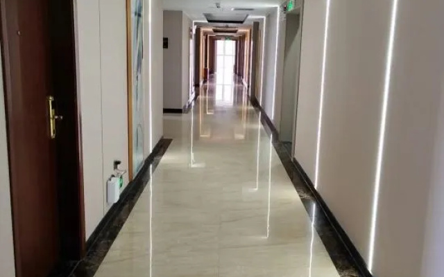 Shenzhen Bolang Hotel (Xintangwei Metro Station)