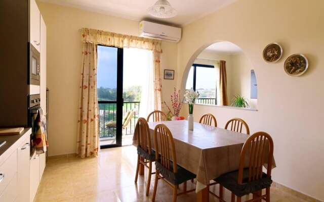 Peaceful Haven With Stunning Views Close to sea