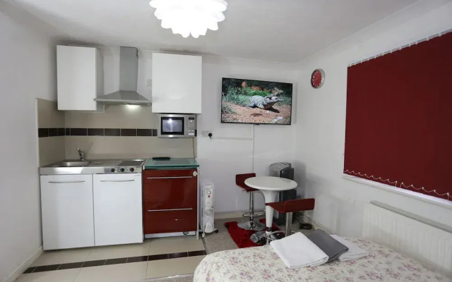 Lovely Studio Apartments - Thamesmead