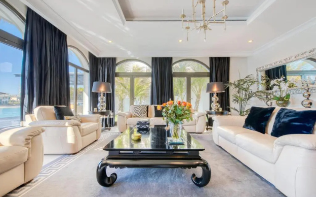 Maison Privee - Glamourous Beachfront Villa on The Palm w/ Pool