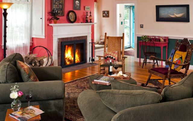 Woods Hole Passage Inn