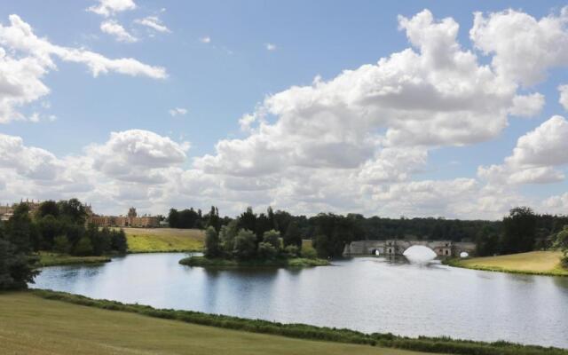 Blenheim Edge, The Causeway