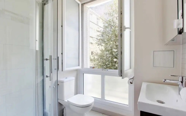 Eiffel Market Charming 2 Bed Apt Near Invalides