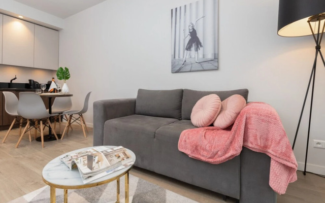 Platinum Towers Grzybowska by Renters