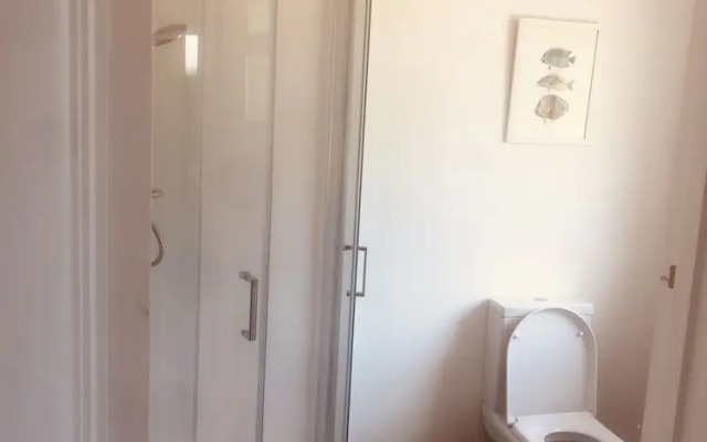 Inviting 5-bed House in Eastbourne