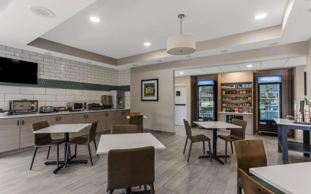 MainStay Suites Bourbonnais - Kankakee