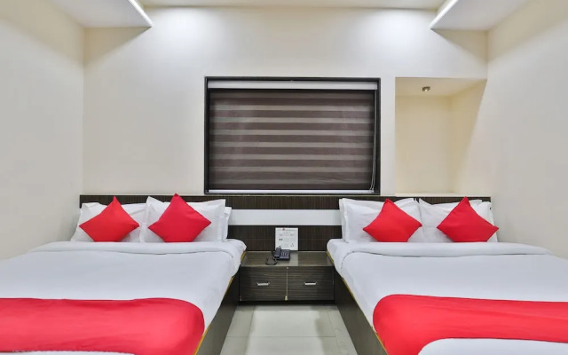 Oyo 27662 Varma Palace