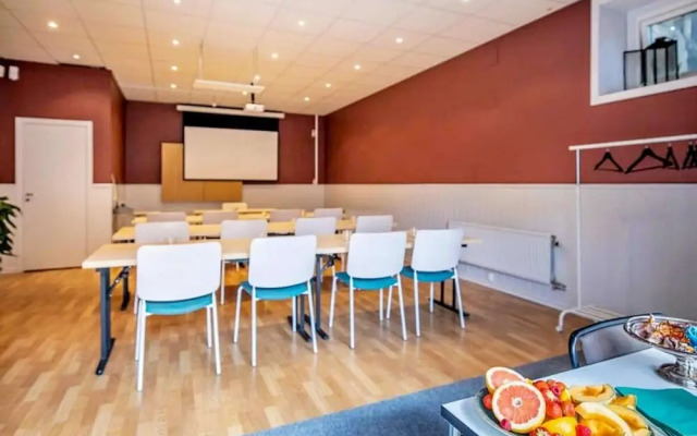 Room in a Hotel With Free Breakfast