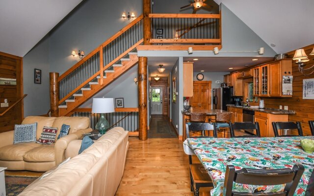 Pinehaus Chalet 4 Bedroom House