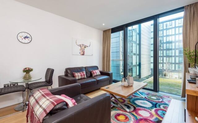 Modern Yet Homely Quartermile Apartment With Elevator