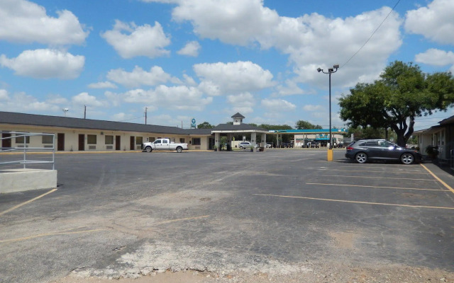Pearsall Executive Inn