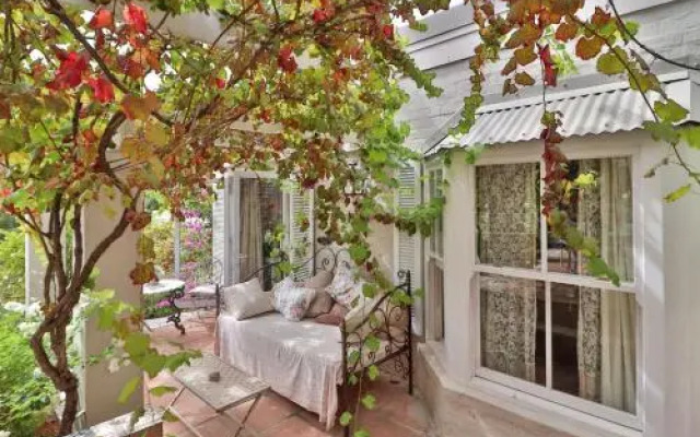 Three Oaks Bed  Breakfast