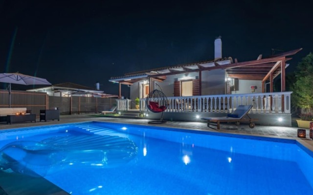 Villa Rose With Private Pool
