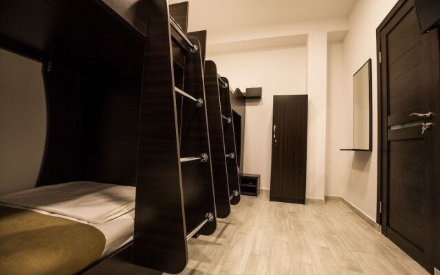5 Rooms Mini-Hotel & Tours