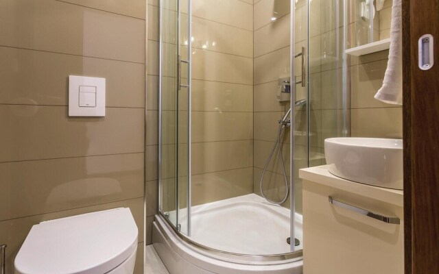 Beautiful Home in Stobrec With Jacuzzi, Wifi and 8 Bedrooms